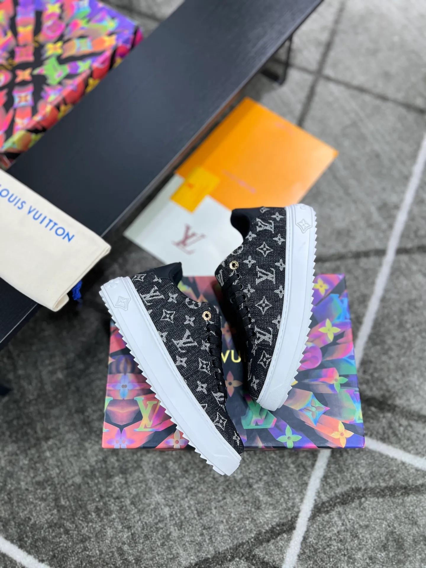 Factory price: 520💰LOUIS VUITTON [Louis VUITTON] New trendy Lv is on the market🎁, casual and fashionable men's shoes👟The upper is made of imported original fabric + cowhide mesh lining, the original wear-resistant rubber outsole, the version is simple and elegant, exclusive for trendy men, six colors available, code number: 38-44, customized 45, 46